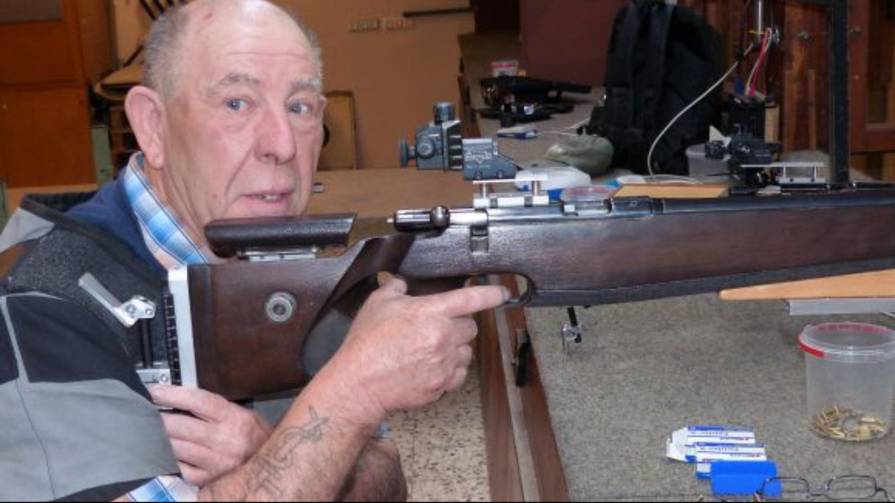 Über das KK-Gewehr schaute der Malenter Lothar Bruhn als Vierter enttäuscht – mit dem Luftgewehr gewann er überzeugend den Titel