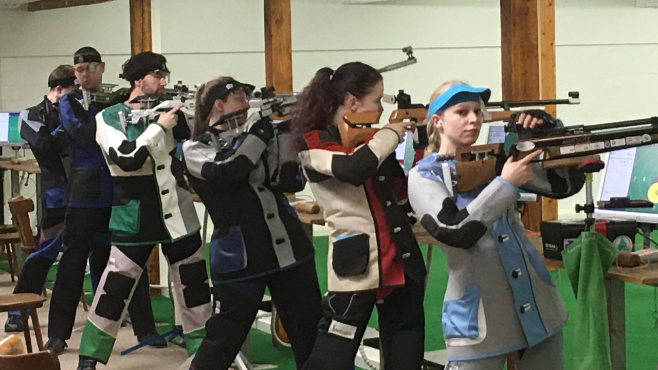 Leonie Werner verblüffte als Tagesbeste mit 395 Ringen. Wann locken die Bundesligavereine aus der Ersten?
