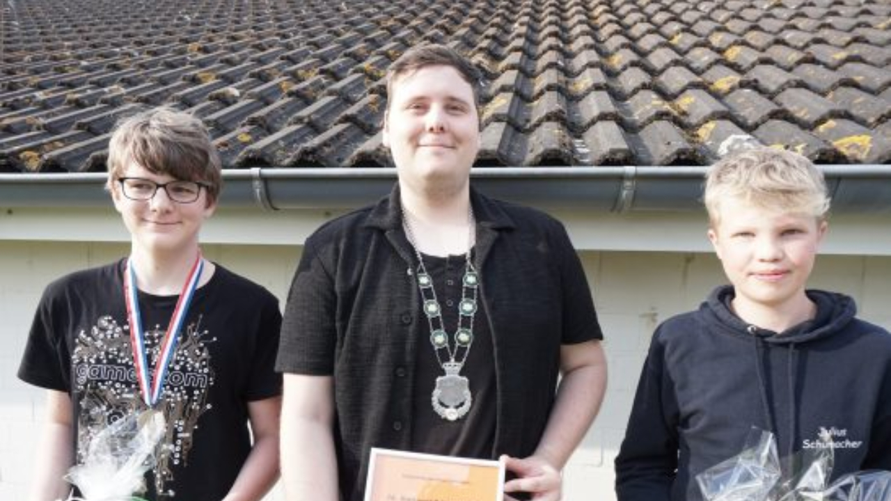 Mathis Geisler. Kreisjugendkönig Kylian Barth und Julius Schumacher