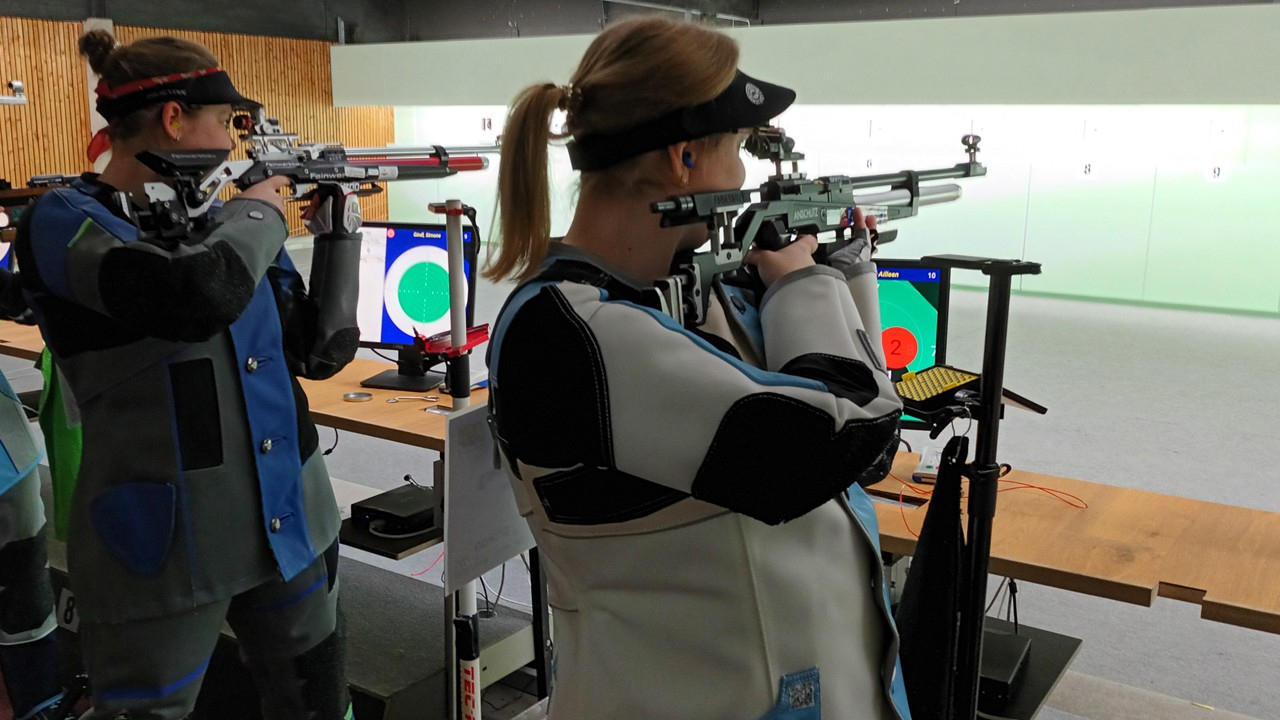 Aileen Jedtberg (rechts) hatte ihren starken zweiten Auftritt mit 390 Ringen