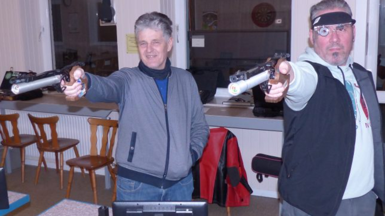 Ulrich Schütt unterlag mit einem Ring, Oliver Strugies musste zweimal ins Stechen