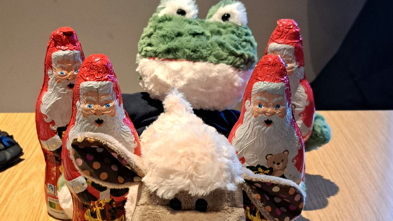 Maskottchen mit Vier gewonnen Schoko Weihnachtsmänner jeweils für eine 100 Serie